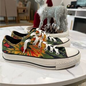 Floral Canvas Sneakers unisex  men’s size 5 women’s size 7